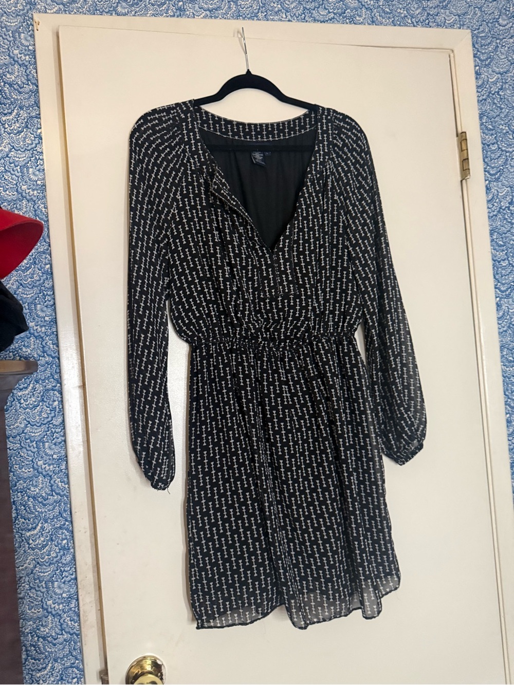 Source Unknown Black Printed Long-Sleeve V-Neck Dress